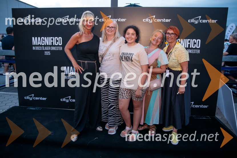 Darja Lesjak,  center manager Citycenter Celje;  ... ;  ... ;  ... ;  Nena Horvat, vodja marketinga Citycenter CeljeVeliki koncert Magnifica ob 15-letnici Citybanda