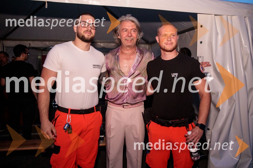  ... ;  Robert Pešut - Magnifico, glasbenik;  ... Veliki koncert Magnifica ob 15-letnici Citybanda