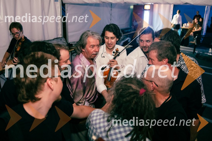  Jan Jarni, glasbenik, skupina Magnifico;  Aleksandar Pešut, Schatzi, glasbeni producent;  Robert Pešut - Magnifico, glasbenik;  Matija Krečič, violinist in skadatelj, Momento Cigano;  Matej  Kužel, saksofonist, Momento Cigano;  Jan Gregorka, glasbenik, skupina Magnifico;  Luka Ipavec, glasbenik, skupina ManoucheVeliki koncert Magnifica ob 15-letnici Citybanda