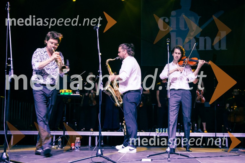  Luka Ipavec, glasbenik, skupina Manouche;  Matej  Kužel, saksofonist, Momento Cigano;  Matija Krečič, violinist in skadatelj, Momento CiganoVeliki koncert Magnifica ob 15-letnici Citybanda