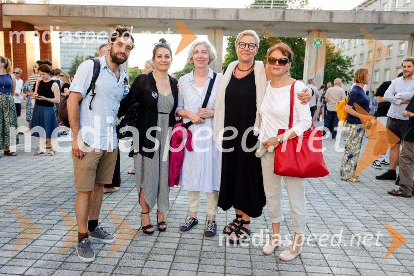  Vito Weis, igralec;  ... ;  Mateja Dermelj, lektorica;  Neda R. Bric, umetniška svetovalka Go! 2025 in nekdanja direktorica SNG Nova Gorica;  ... 1977, premiera v amfiteatru SNG Nova Gorica