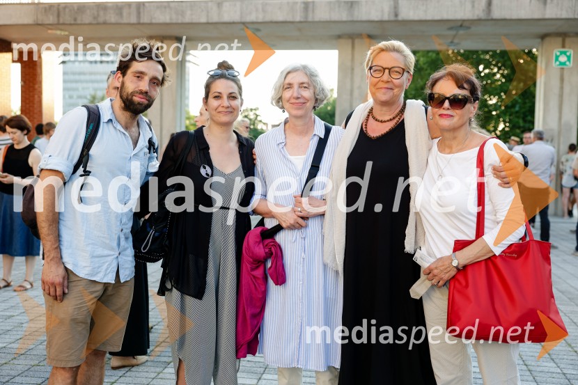  Vito Weis, igralec;  ... ;  Mateja Dermelj, lektorica;  Neda R. Bric, umetniška svetovalka Go! 2025 in nekdanja direktorica SNG Nova Gorica;  ... 1977, premiera v amfiteatru SNG Nova Gorica