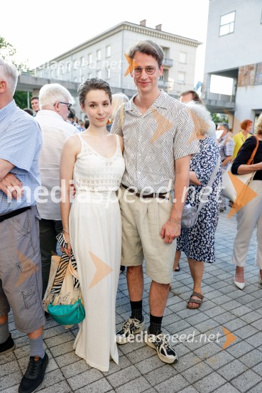  Nataša Keser, igralka;  ... 1977, premiera v amfiteatru SNG Nova Gorica