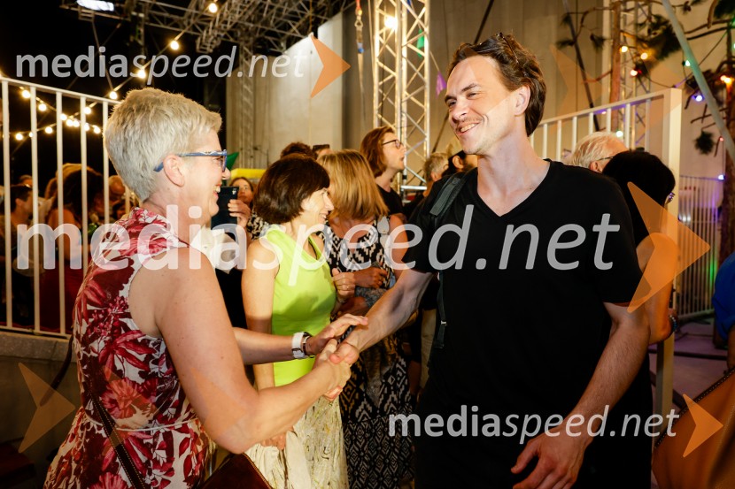  Mirjam Drnovšček, direktorica, SNG Nova Gorica;  Lovro Zafred, igralec1977, premiera v amfiteatru SNG Nova Gorica