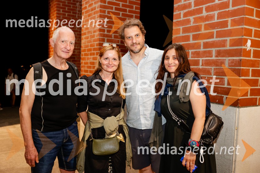  ... ;  ... ;  Marko Bratuš, umetniški vodja Slovenskega mladinskega gledališča;  ... 1977, premiera v amfiteatru SNG Nova Gorica