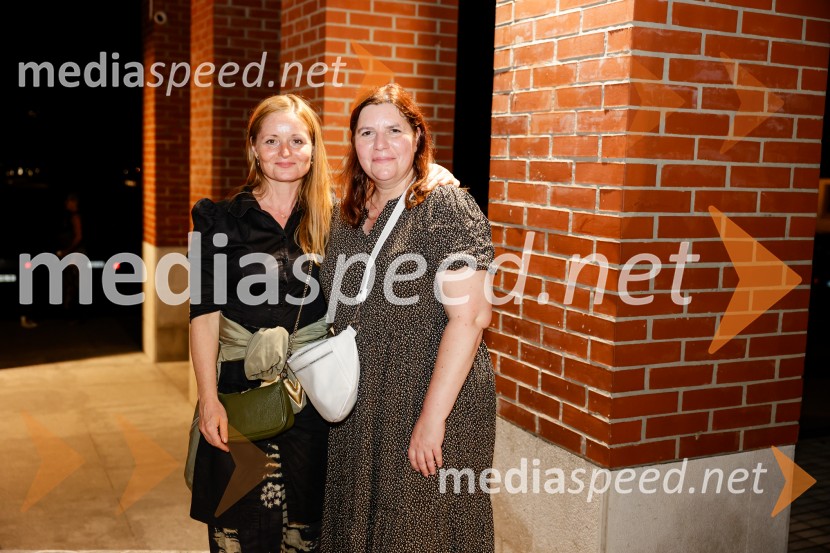  ... ;  Teja Pelko, novinarka1977, premiera v amfiteatru SNG Nova Gorica