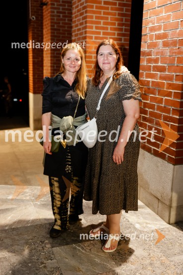  ... ;  Teja Pelko, novinarka1977, premiera v amfiteatru SNG Nova Gorica