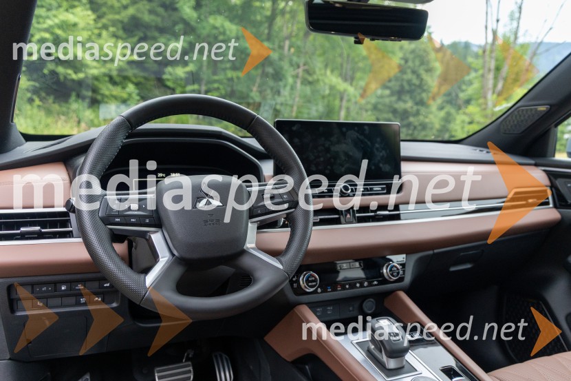 MITSUBISHI Outlander PHEV Instyle