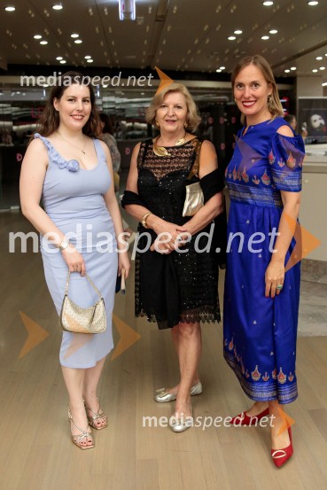  Tina Berk, sodelavka za odnose z javnostmi, Festival Ljubljana;  Darja Bavdaž Kuret, državna sekretarka na zunanjem ministrstvu;  Alenka Slavinec, fotografinjaLa Fura dels Baus, Joseph Haydn: Stvarjenje na 73. Ljubljana Festivalu