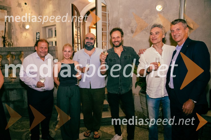  Darko  Brlek, direktor in umetniški vodja, Festival Ljubljana;  Alba Férnandez-Cano, solistka;  Víctor Sordo, solist;  Josep Vicent, dirigent;  ... ;  ... La Fura dels Baus, Joseph Haydn: Stvarjenje na 73. Ljubljana Festivalu