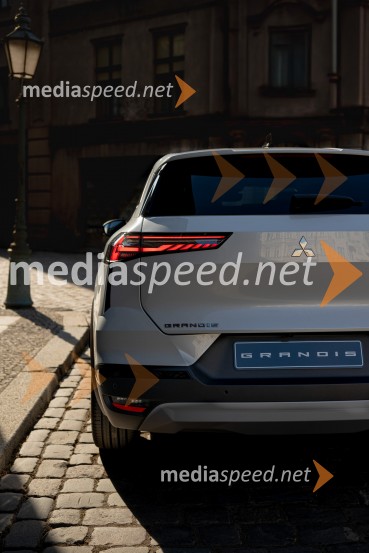 Mitsubishi Grandis: Nova doba prostorne elegance
