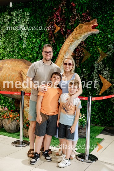  Kristijan Kristanc;  Timon Kristanc;  Ana  Žontar Kristanc, Anina kuhinja;  Liam KristancAction Night s filmom Jurski svet: preporod v Cineplexx Ljubljana