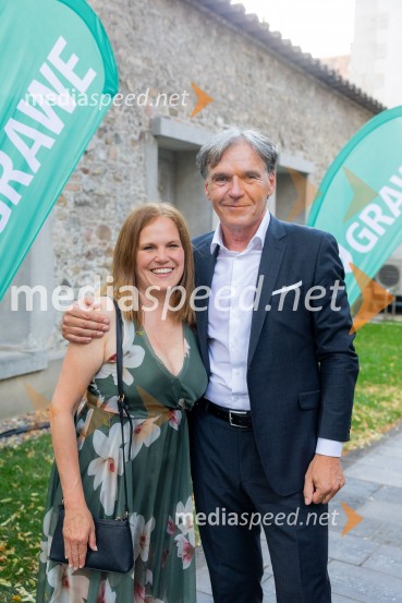  Vera Kocbek, vodja marketinga, Zavarovalnica Grawe; mag. David Kastelic, predsednik uprave, Grawe zavarovalnica d.dThe Duke Ellington Orchestra, Ljubljana Festival in zavarovalnica Grawe