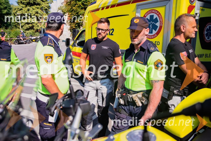 Predaja reševalnega motorja BMW Zdravstvenemu domu Bled