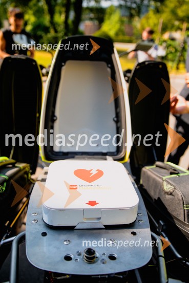 Predaja reševalnega motorja BMW Zdravstvenemu domu Bled