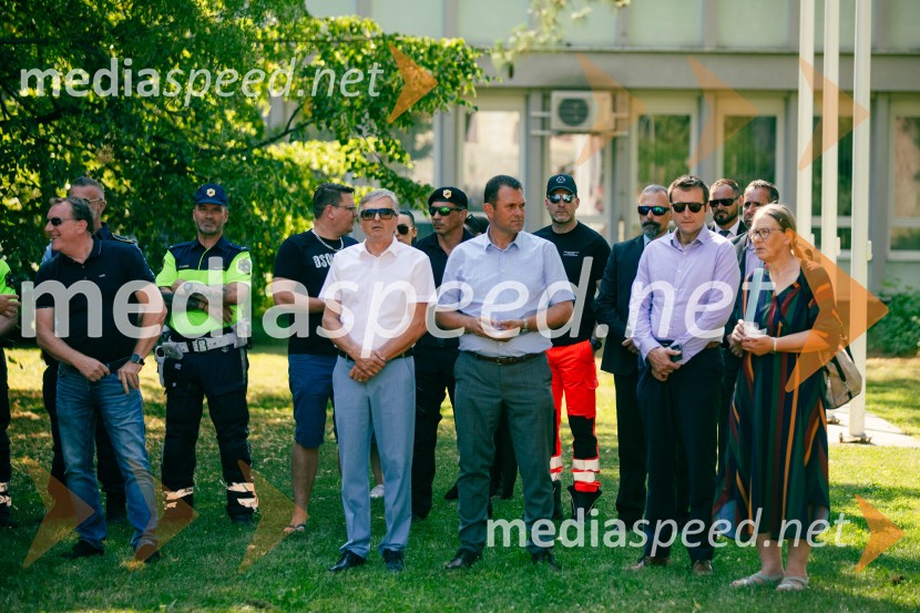 Predaja reševalnega motorja BMW Zdravstvenemu domu Bled