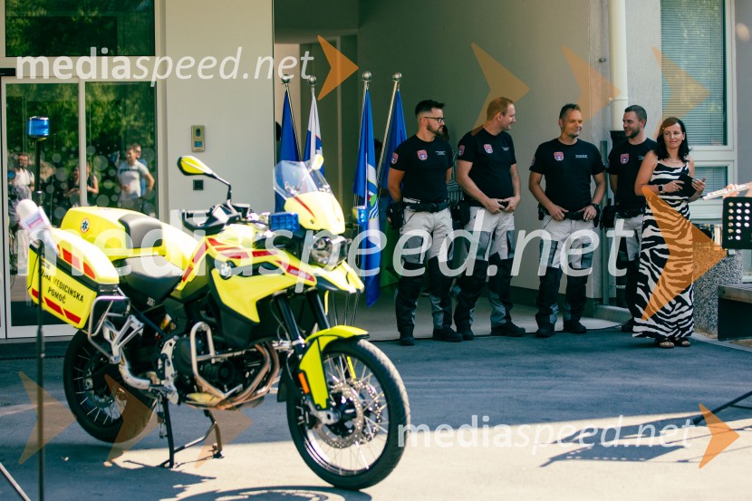 Predaja reševalnega motorja BMW Zdravstvenemu domu Bled