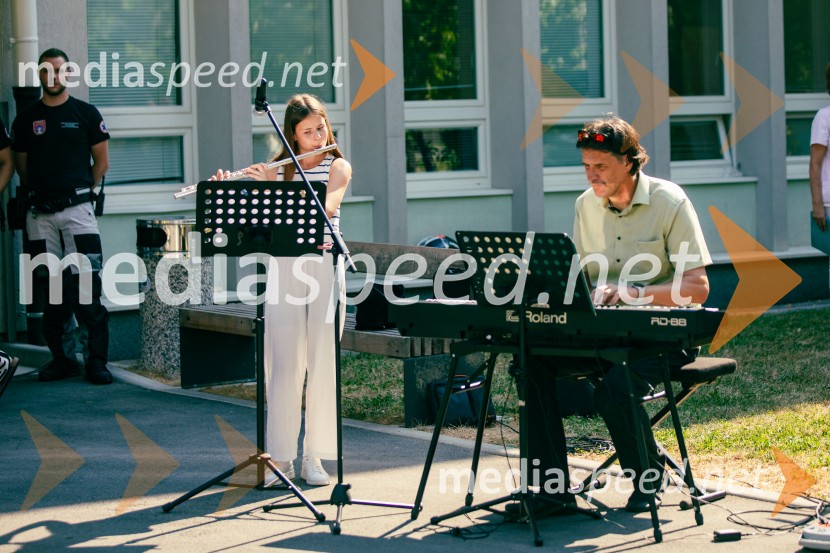 Predaja reševalnega motorja BMW Zdravstvenemu domu Bled