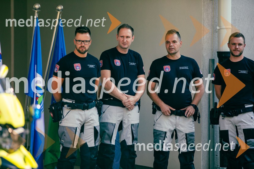 Predaja reševalnega motorja BMW Zdravstvenemu domu Bled