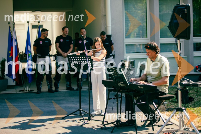 Predaja reševalnega motorja BMW Zdravstvenemu domu Bled