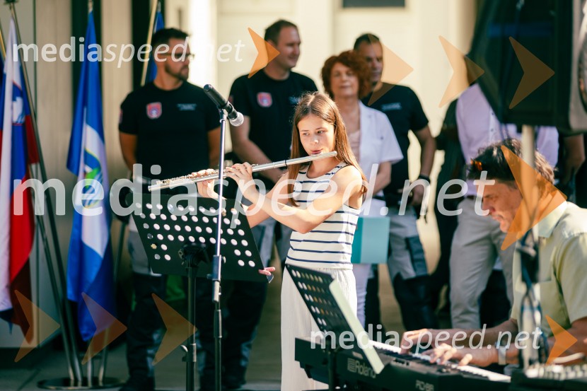 Predaja reševalnega motorja BMW Zdravstvenemu domu Bled