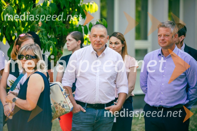  Samo Trpin, direktor BMW Motorrad Slovenija;  ... Predaja reševalnega motorja BMW Zdravstvenemu domu Bled