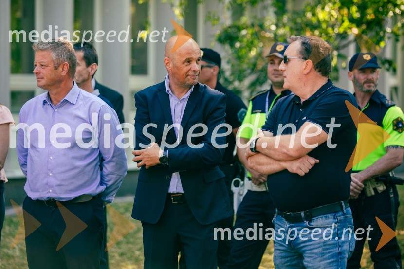 Predaja reševalnega motorja BMW Zdravstvenemu domu Bled