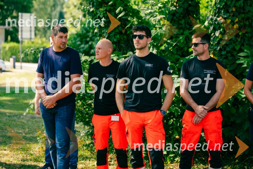 Predaja reševalnega motorja BMW Zdravstvenemu domu Bled