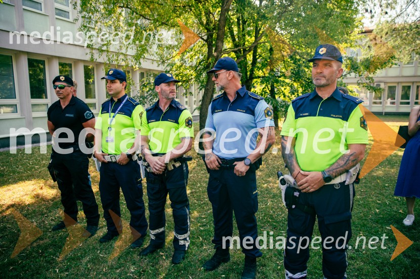 Predaja reševalnega motorja BMW Zdravstvenemu domu Bled