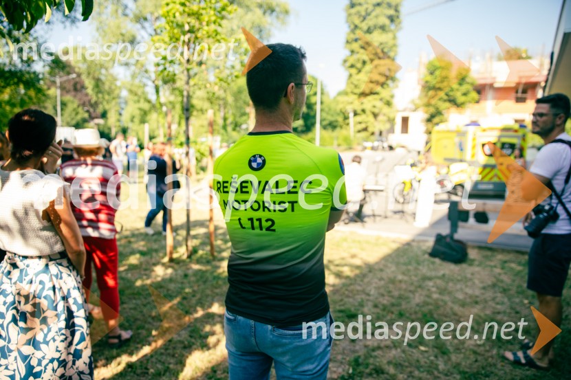 Predaja reševalnega motorja BMW Zdravstvenemu domu Bled