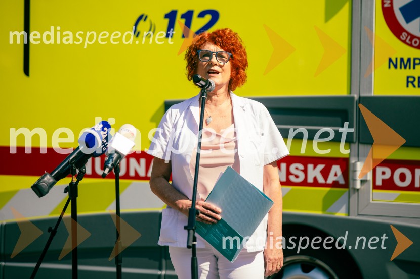 dr. Lidija Pretnar Pristov, direktorica Zdravstvenega doma BledPredaja reševalnega motorja BMW Zdravstvenemu domu Bled