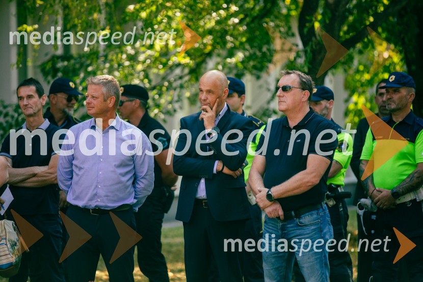 Predaja reševalnega motorja BMW Zdravstvenemu domu Bled