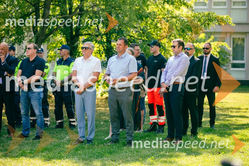 Predaja reševalnega motorja BMW Zdravstvenemu domu Bled