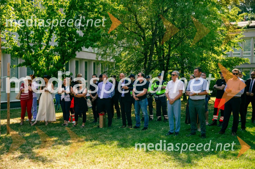 Predaja reševalnega motorja BMW Zdravstvenemu domu Bled