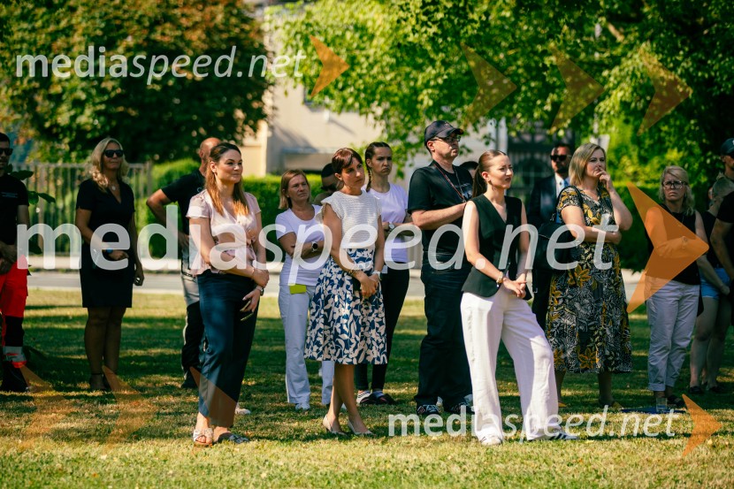 Predaja reševalnega motorja BMW Zdravstvenemu domu Bled