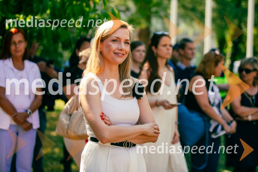 Predaja reševalnega motorja BMW Zdravstvenemu domu Bled