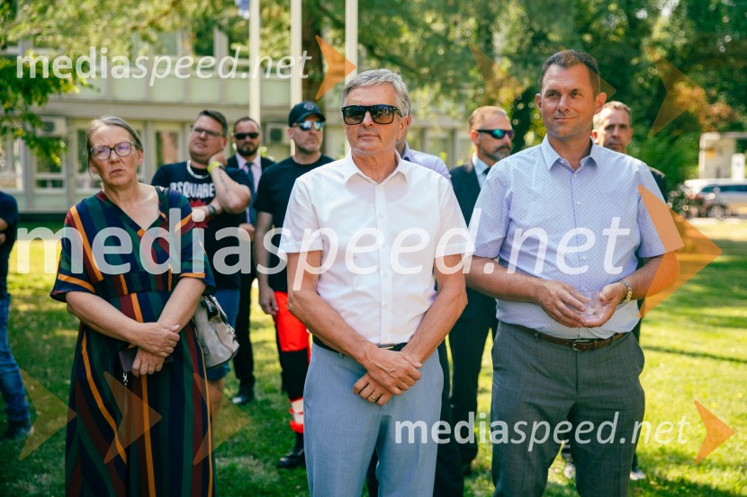 Predaja reševalnega motorja BMW Zdravstvenemu domu Bled