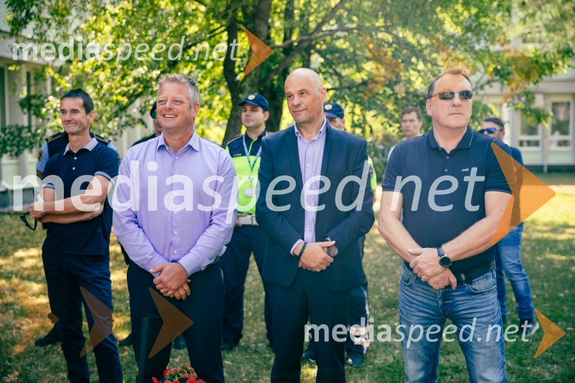 Predaja reševalnega motorja BMW Zdravstvenemu domu Bled