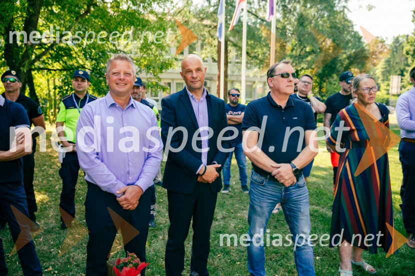 Predaja reševalnega motorja BMW Zdravstvenemu domu Bled