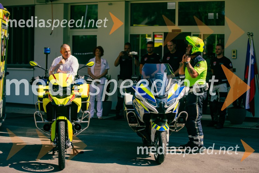 Predaja reševalnega motorja BMW Zdravstvenemu domu Bled