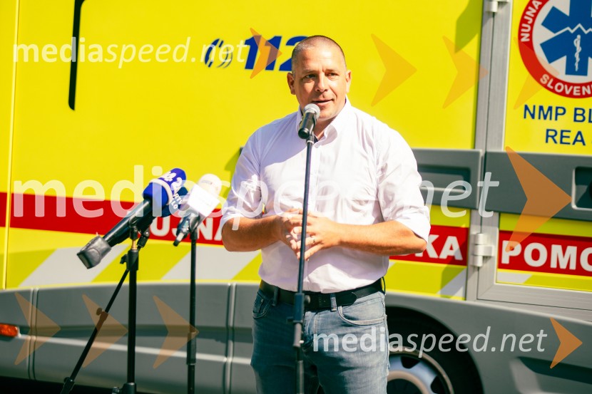  Samo Trpin, direktor BMW Motorrad SlovenijaPredaja reševalnega motorja BMW Zdravstvenemu domu Bled