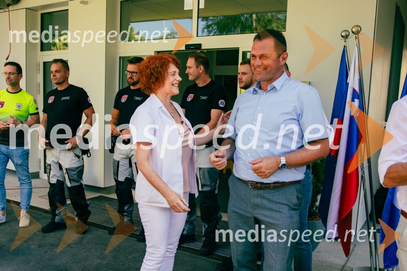 dr. Lidija Pretnar Pristov, direktorica Zdravstvenega doma Bled;  ... Predaja reševalnega motorja BMW Zdravstvenemu domu Bled
