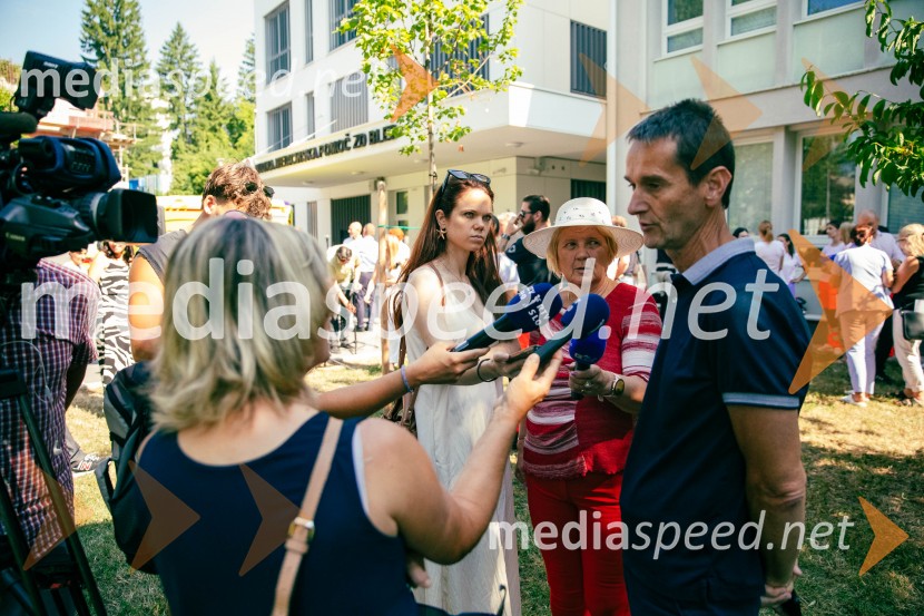 Predaja reševalnega motorja BMW Zdravstvenemu domu Bled