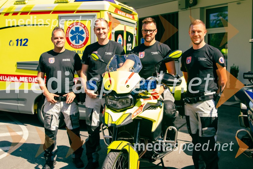 Predaja reševalnega motorja BMW Zdravstvenemu domu Bled
