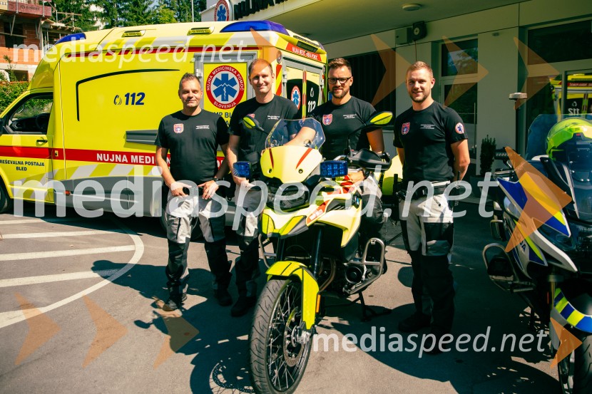 Predaja reševalnega motorja BMW Zdravstvenemu domu Bled
