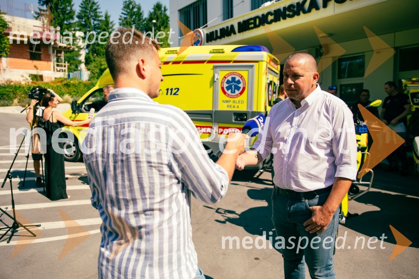  Samo Trpin, direktor BMW Motorrad SlovenijaPredaja reševalnega motorja BMW Zdravstvenemu domu Bled
