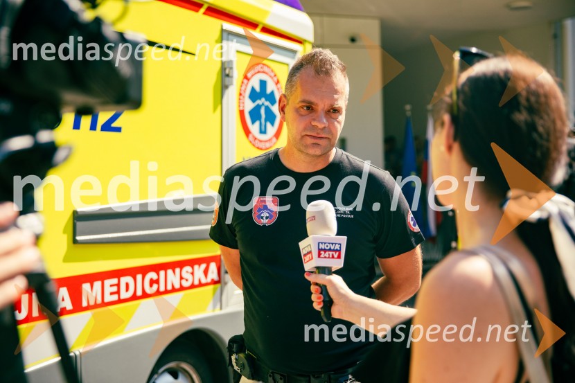 Predaja reševalnega motorja BMW Zdravstvenemu domu Bled