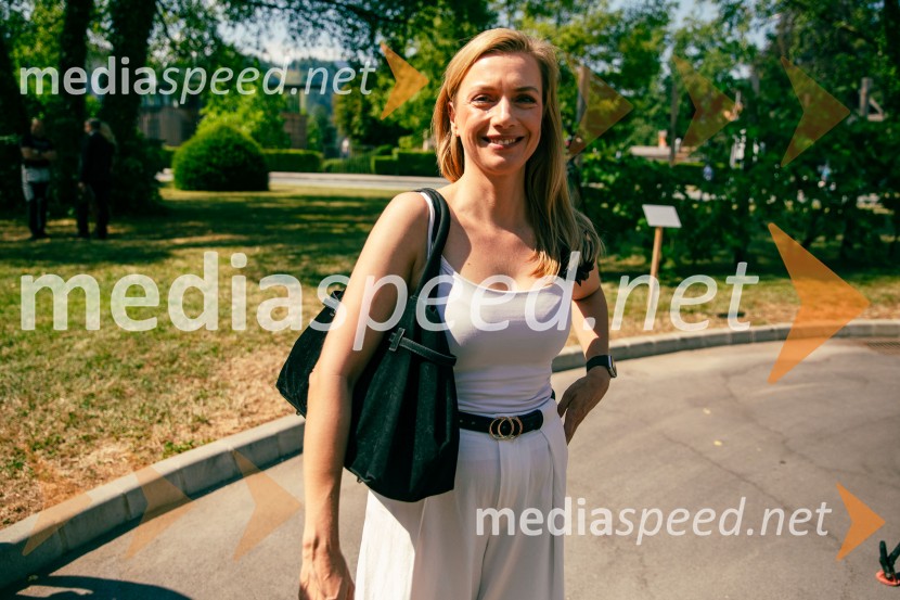 Predaja reševalnega motorja BMW Zdravstvenemu domu Bled