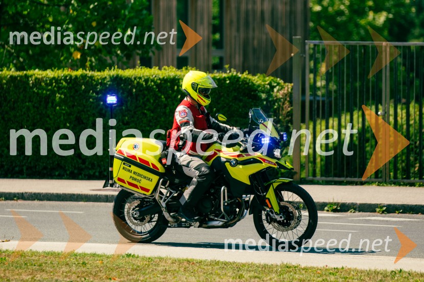 Predaja reševalnega motorja BMW Zdravstvenemu domu Bled