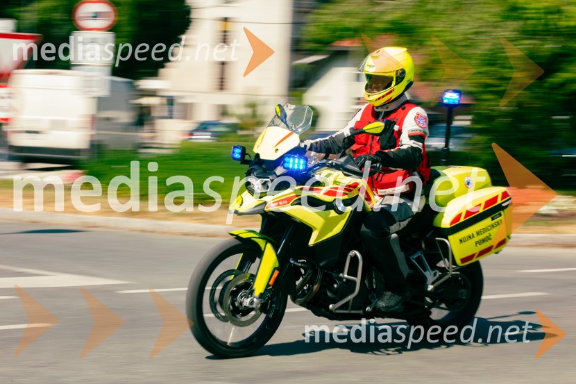 Predaja reševalnega motorja BMW Zdravstvenemu domu Bled